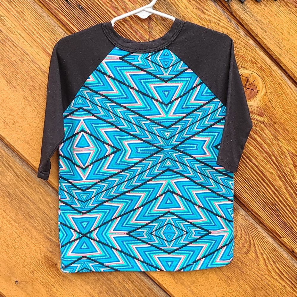 LULAROE 41 SLOAN TURQUOISE PRINT W/BLACK SLEEVES